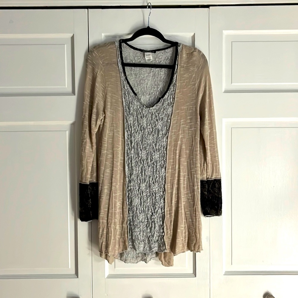 Contemporary top